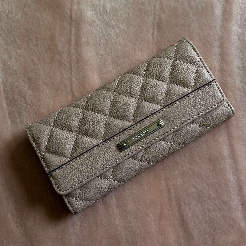 Nine West wallet